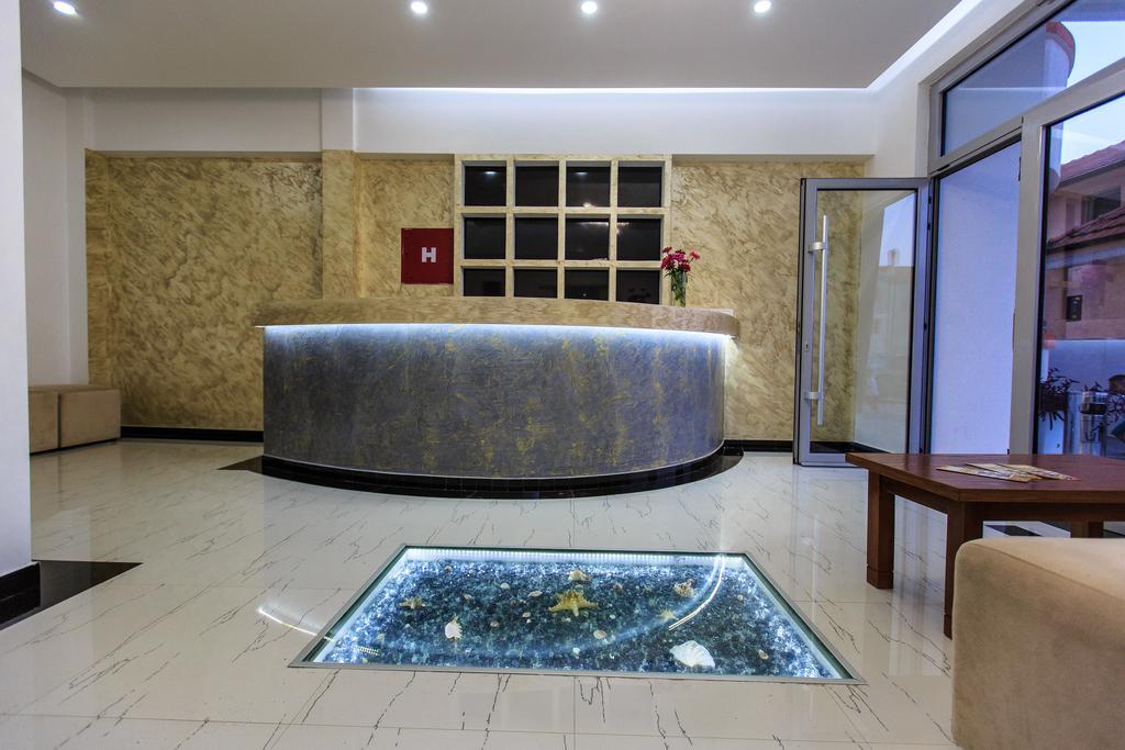 Hotel Edita Ulcinj Extérieur photo