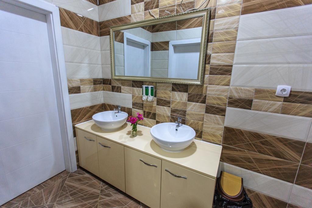 Hotel Edita Ulcinj Extérieur photo