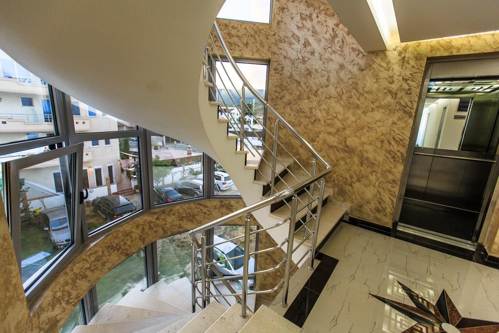 Hotel Edita Ulcinj Extérieur photo