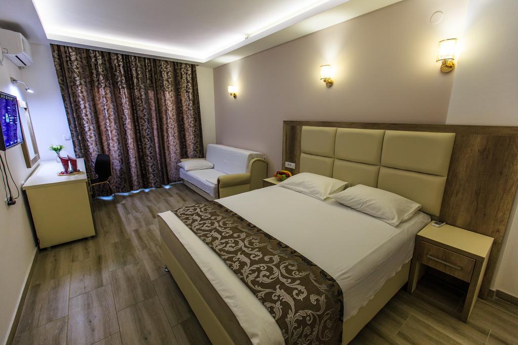 Hotel Edita Ulcinj Extérieur photo