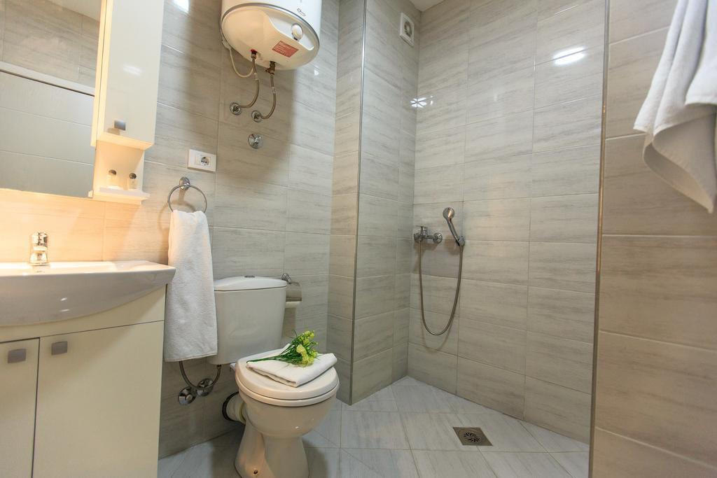 Hotel Edita Ulcinj Extérieur photo