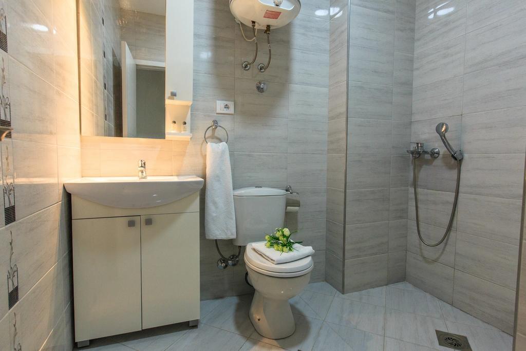 Hotel Edita Ulcinj Extérieur photo