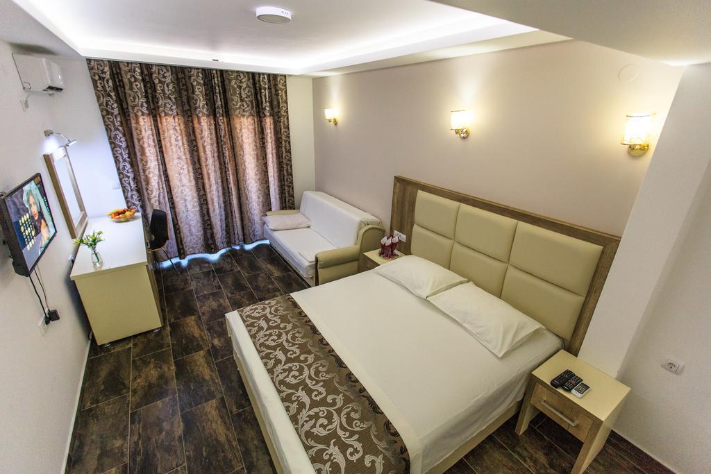 Hotel Edita Ulcinj Extérieur photo