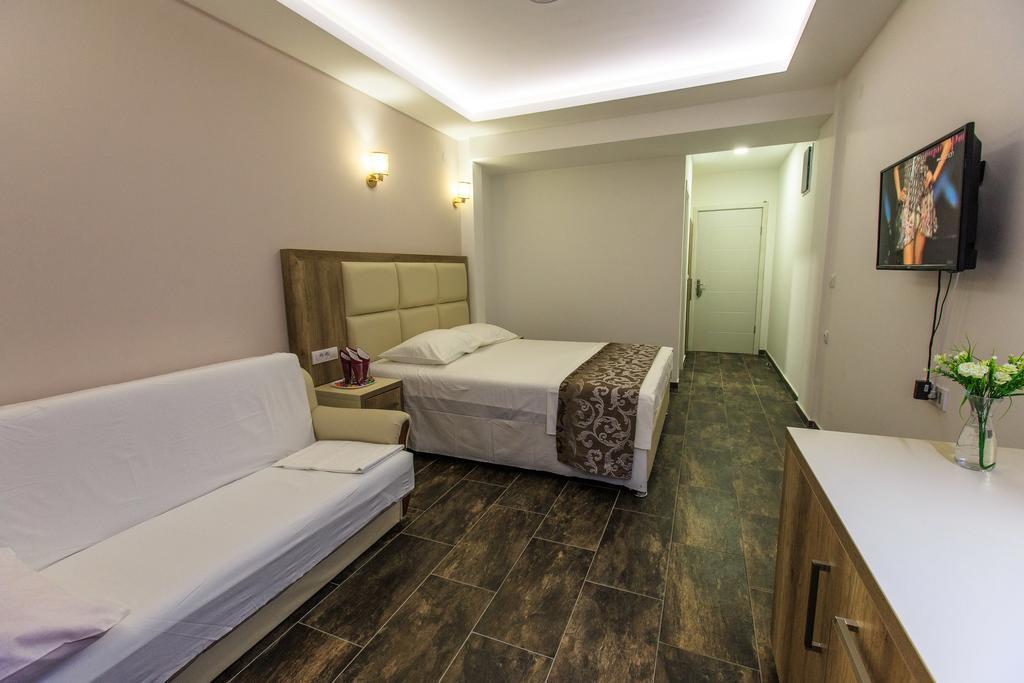 Hotel Edita Ulcinj Extérieur photo