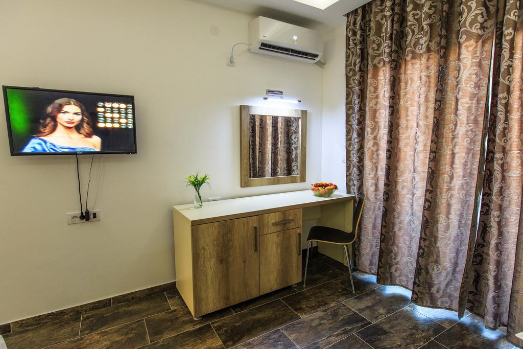 Hotel Edita Ulcinj Extérieur photo