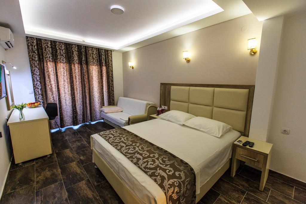 Hotel Edita Ulcinj Extérieur photo