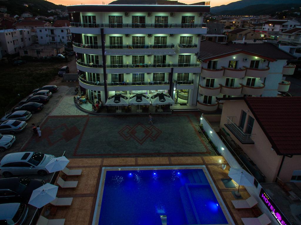 Hotel Edita Ulcinj Extérieur photo