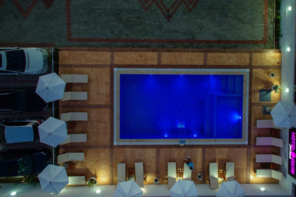 Hotel Edita Ulcinj Extérieur photo