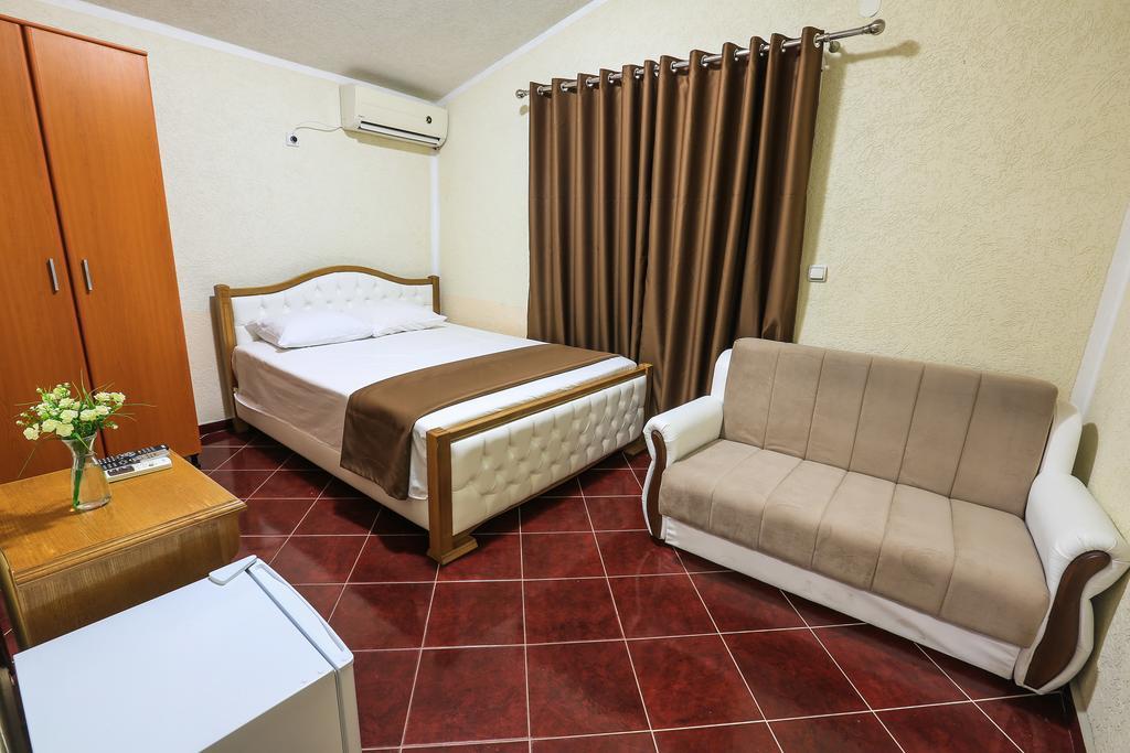 Hotel Edita Ulcinj Extérieur photo