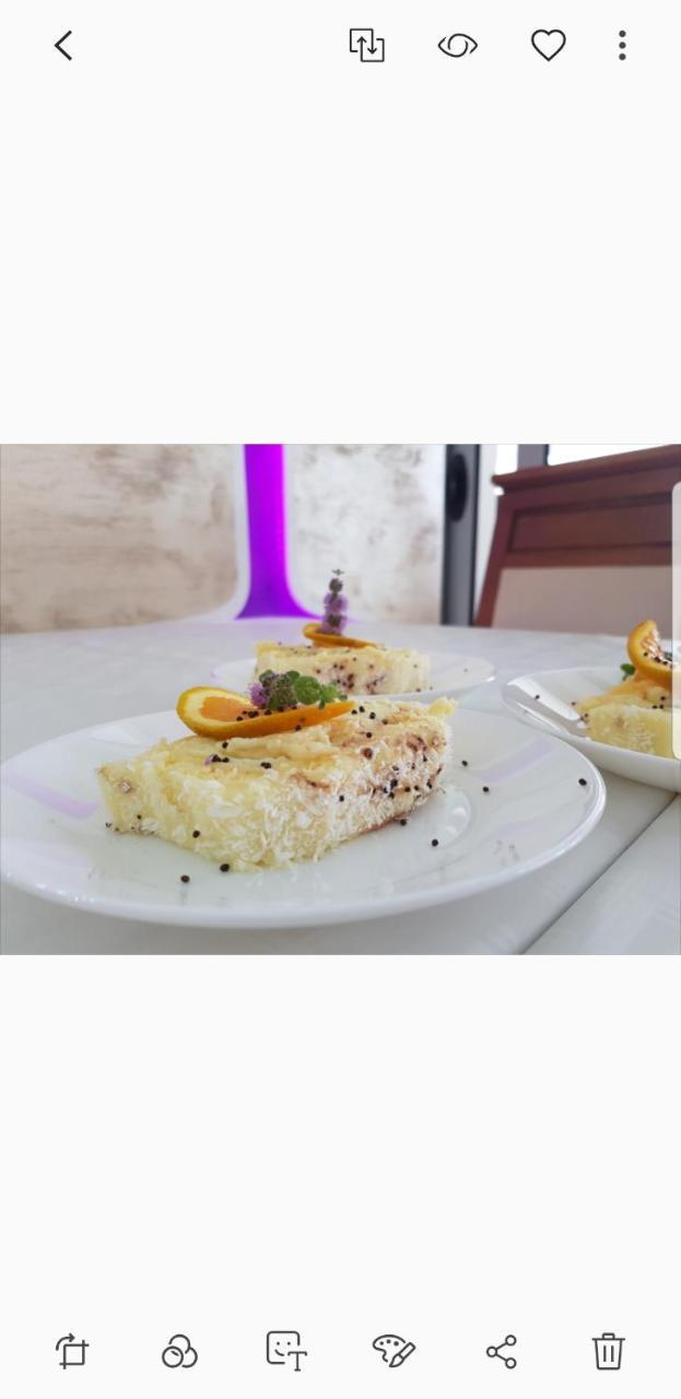 Hotel Edita Ulcinj Extérieur photo